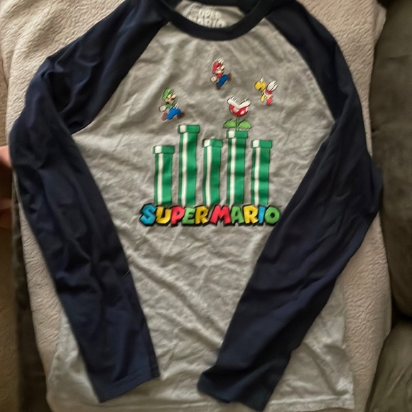 Super Mario long sleeve - Picture 1 of 2